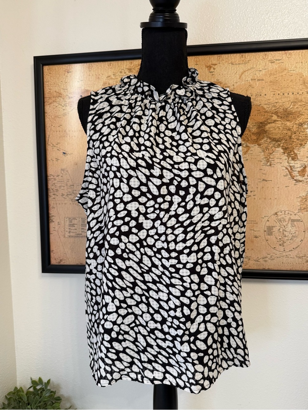 Who What Wear sleeveless top size XL
